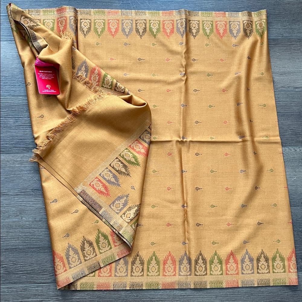 NWT Patterned Scarf - Picture 2 of 8